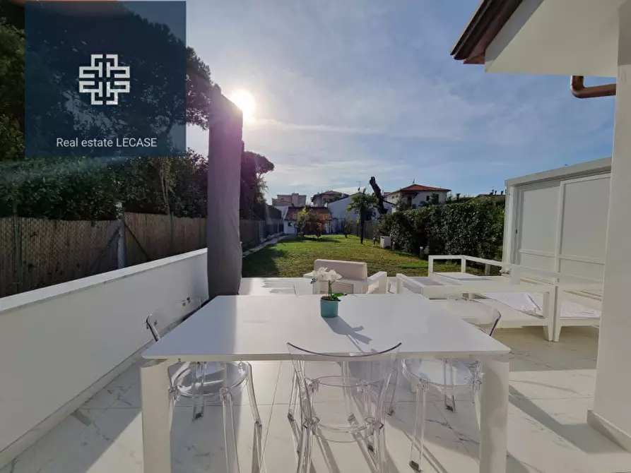 Immagine 29 di Villa in affitto  in Via Quattro Novembre a Forte Dei Marmi
