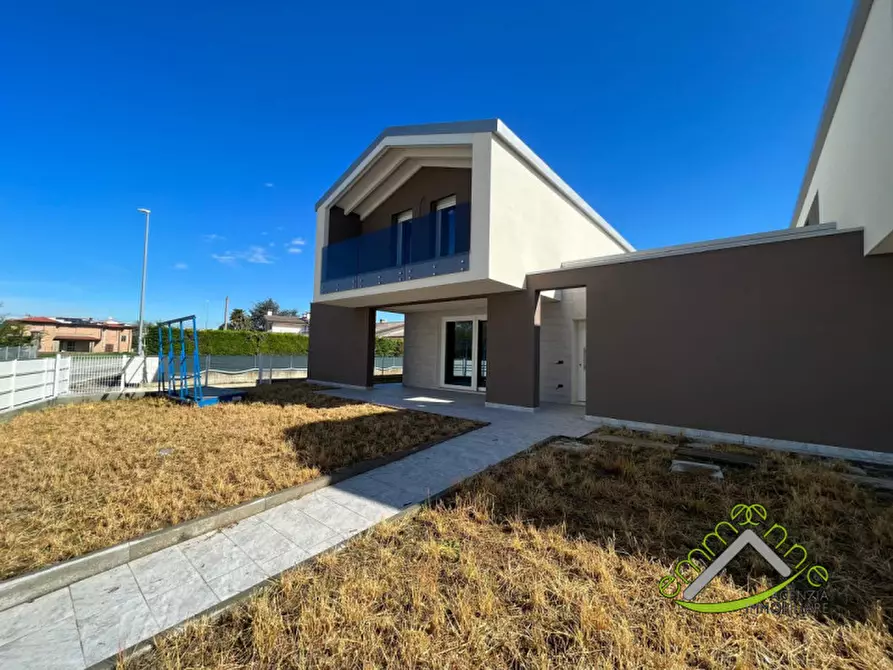 Immagine 1 di Casa trifamiliare in vendita  a Camponogara