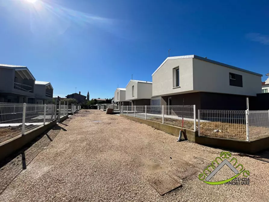 Immagine 2 di Casa trifamiliare in vendita  a Camponogara