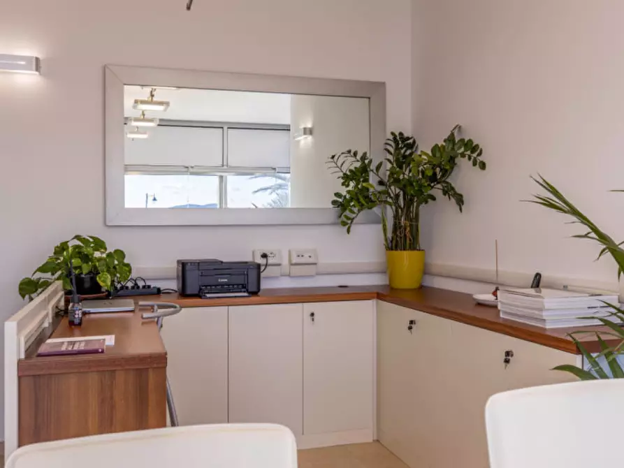 Immagine 8 di Ufficio in affitto  in via genova 59 a Olbia