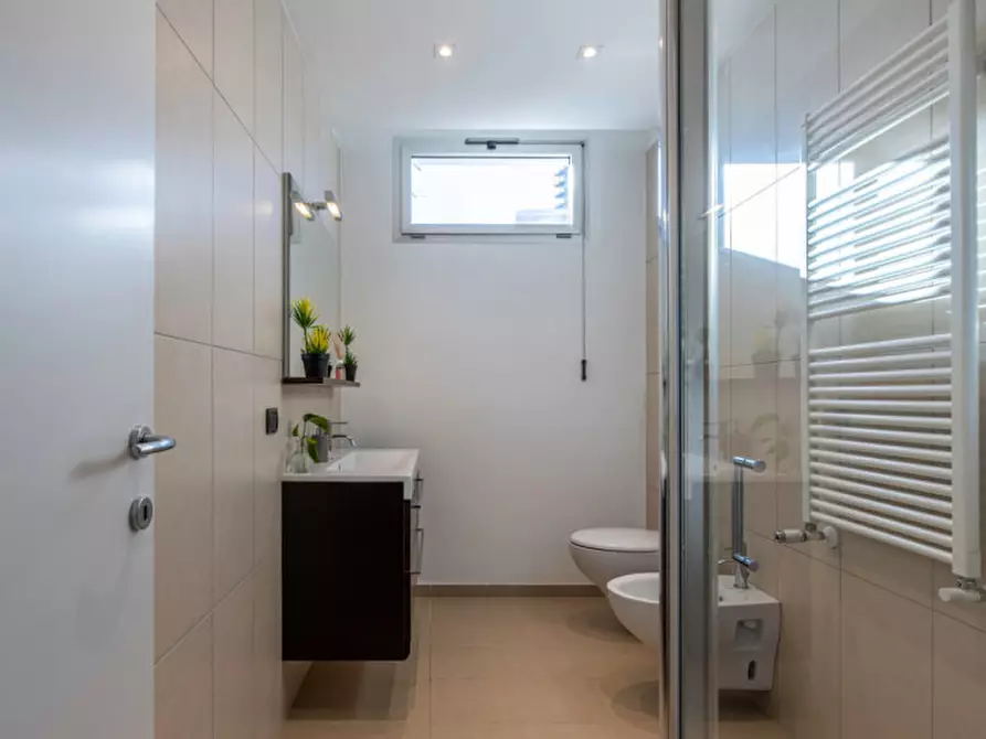 Immagine 13 di Ufficio in affitto  in via genova 59 a Olbia