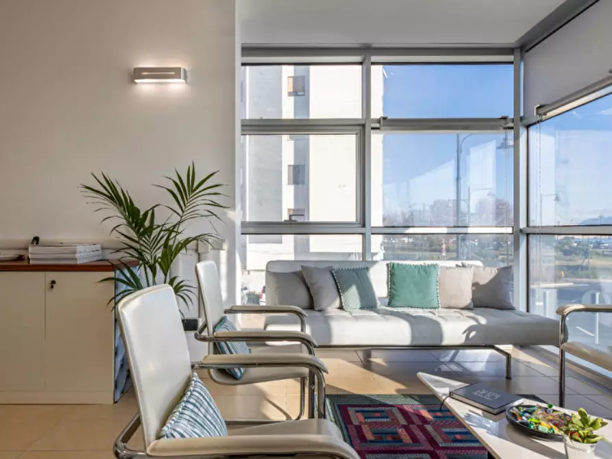 Immagine 21 di Ufficio in affitto  in via genova 59 a Olbia