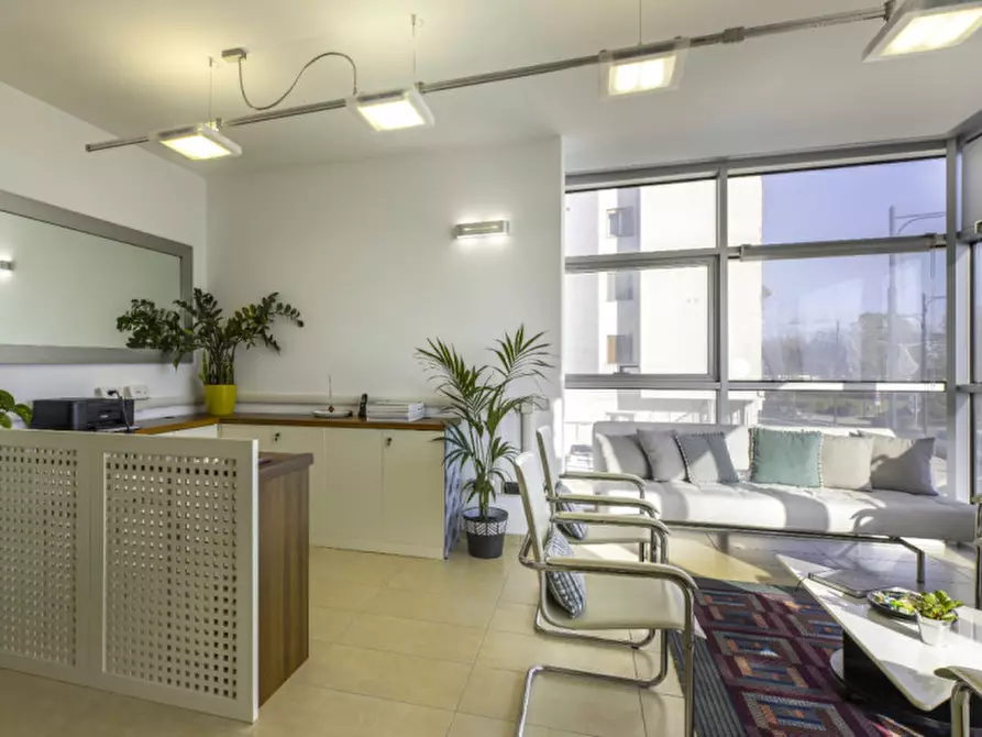 Immagine 22 di Ufficio in affitto  in via genova 59 a Olbia