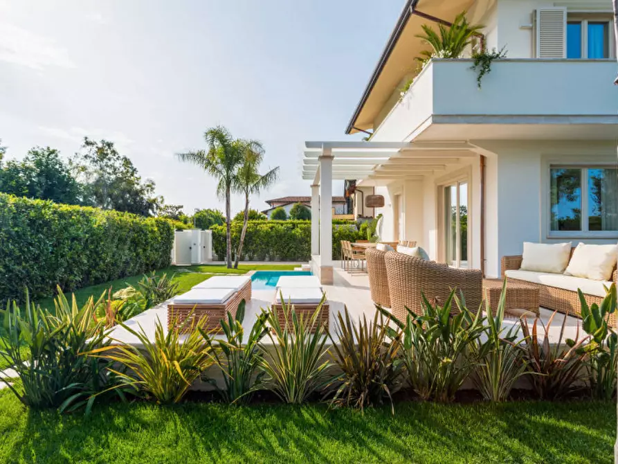 Immagine 4 di Villa in affitto  in via Enrico Pea a Forte Dei Marmi
