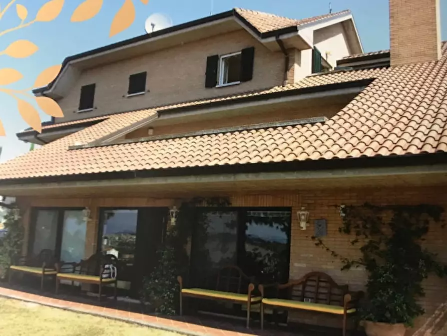 Immagine 1 di Villa in vendita  in UGO FOSCOLO a Terre Roveresche