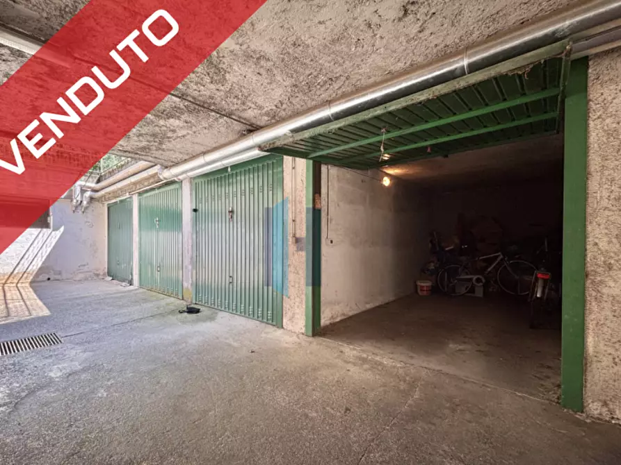 Immagine 1 di Garage in vendita  a Brescia