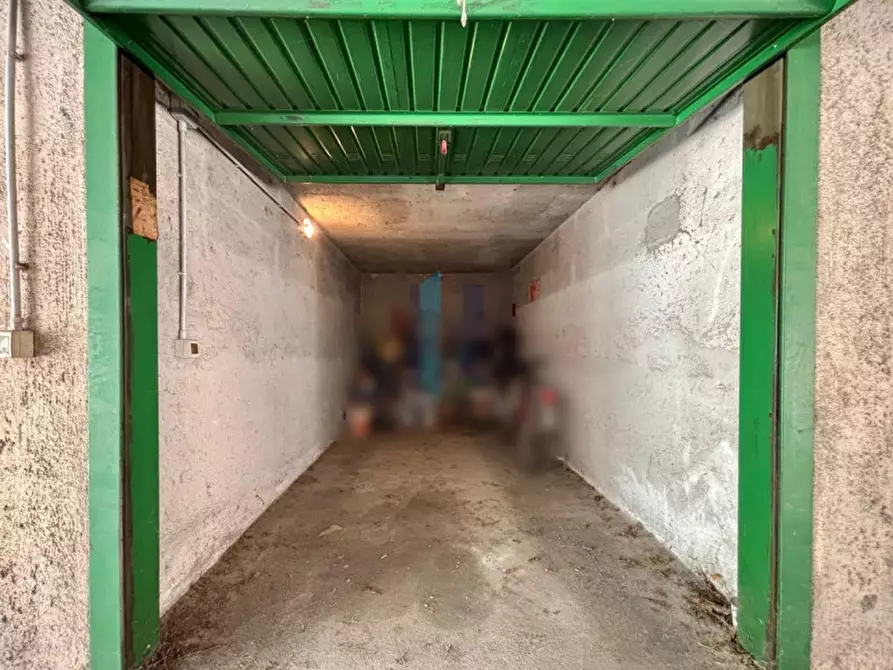 Immagine 4 di Garage in vendita  a Brescia