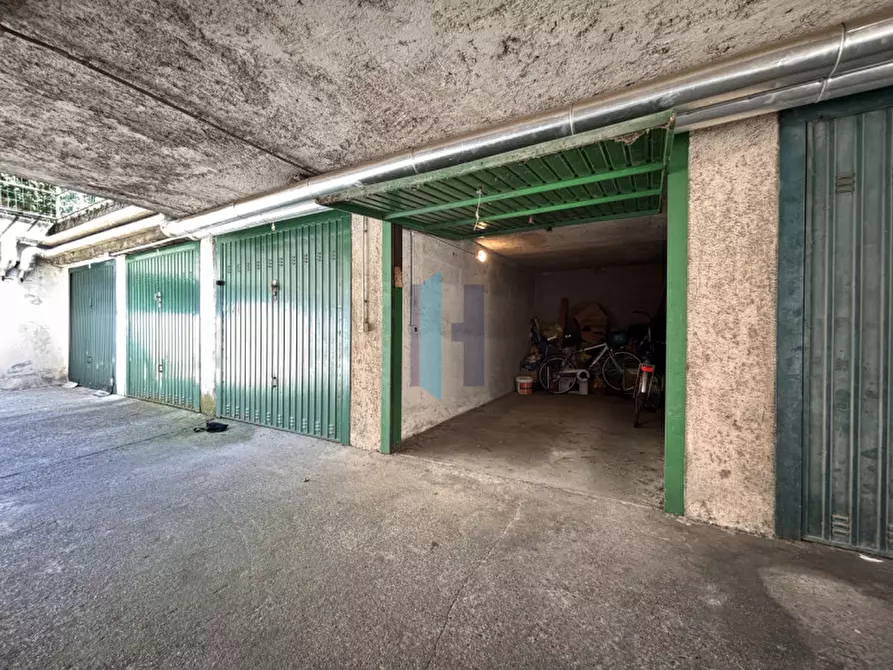 Immagine 6 di Garage in vendita  a Brescia