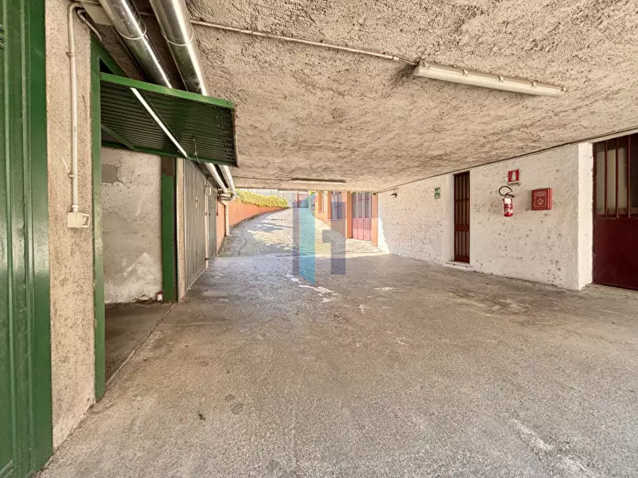 Immagine 6 di Garage in vendita  a Brescia