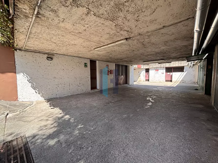 Immagine 8 di Garage in vendita  a Brescia