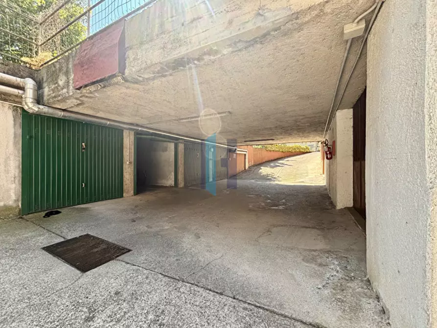 Immagine 8 di Garage in vendita  a Brescia