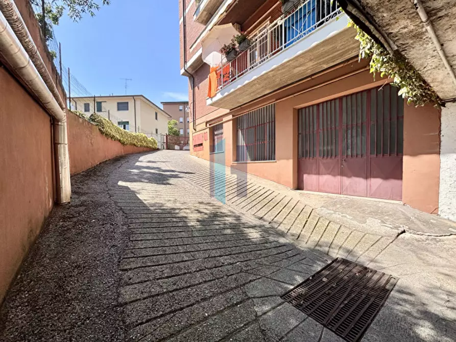 Immagine 10 di Garage in vendita  a Brescia