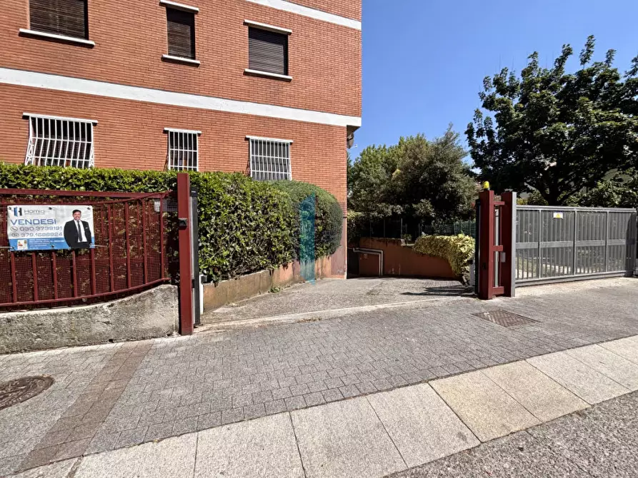 Immagine 13 di Garage in vendita  a Brescia