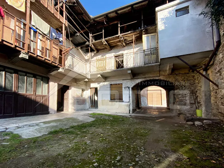 Immagine 1 di Appartamento in vendita  in via Regina Villa 43 a Gozzano
