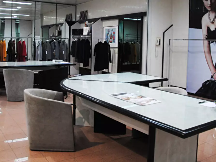 Immagine 3 di Negozio in vendita  in Zona Corso Stati Uniti a Padova