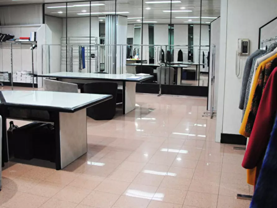 Immagine 5 di Negozio in vendita  in Zona Corso Stati Uniti a Padova