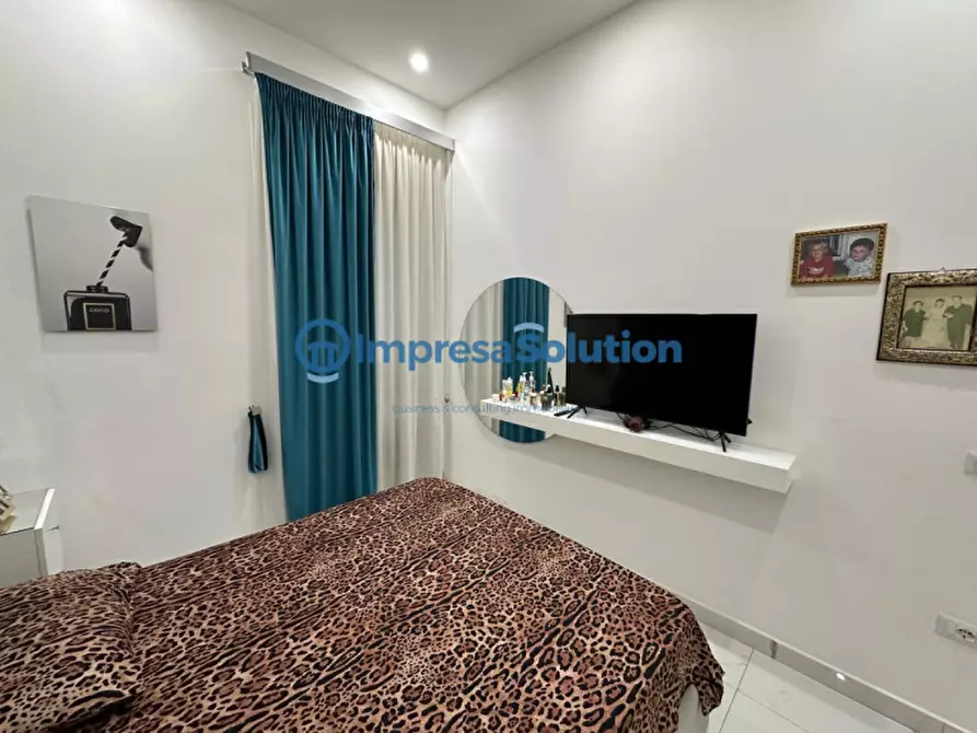 Immagine 11 di Appartamento in vendita  in Via Cesare Rosaroll a Napoli