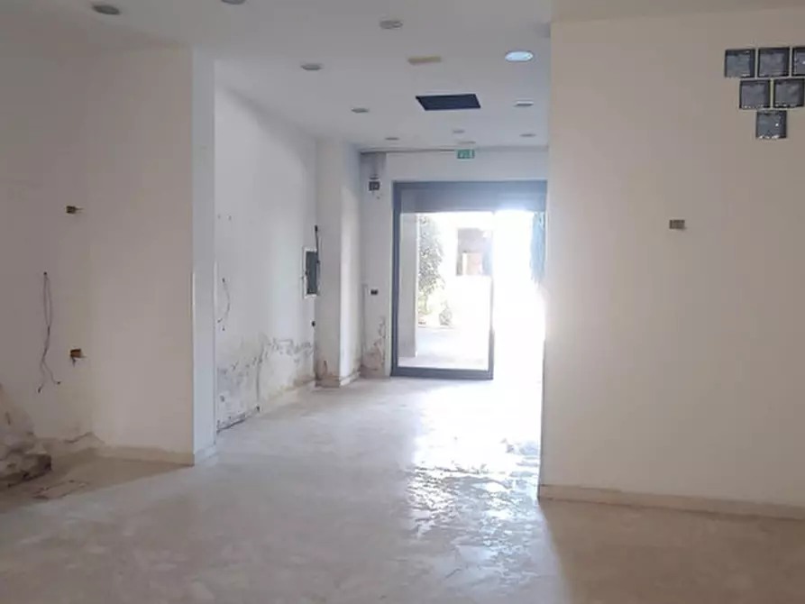 Immagine 4 di Negozio in vendita  in via degli oleandri a Santa Lucia Del Mela
