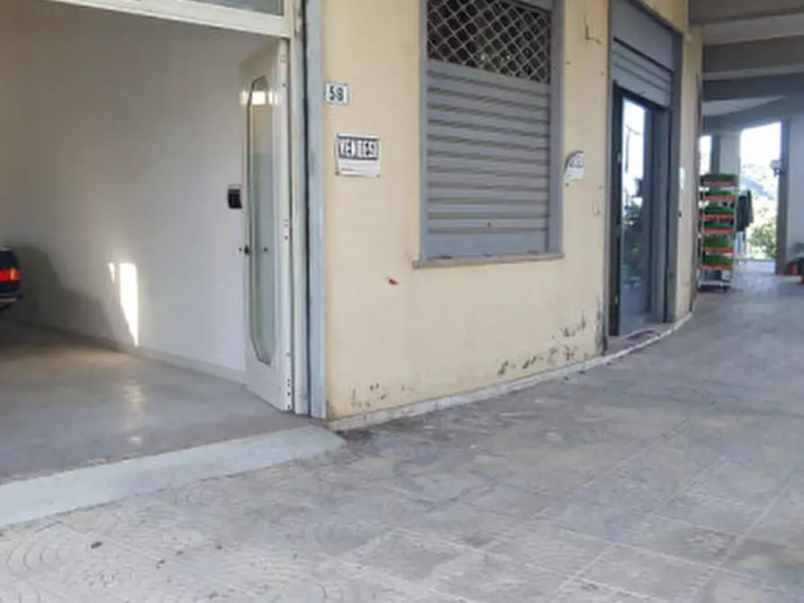Immagine 12 di Negozio in vendita  in via degli oleandri a Santa Lucia Del Mela