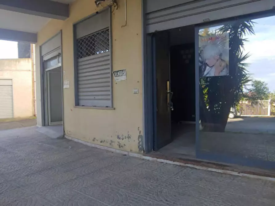 Immagine 18 di Negozio in vendita  in via degli oleandri a Santa Lucia Del Mela