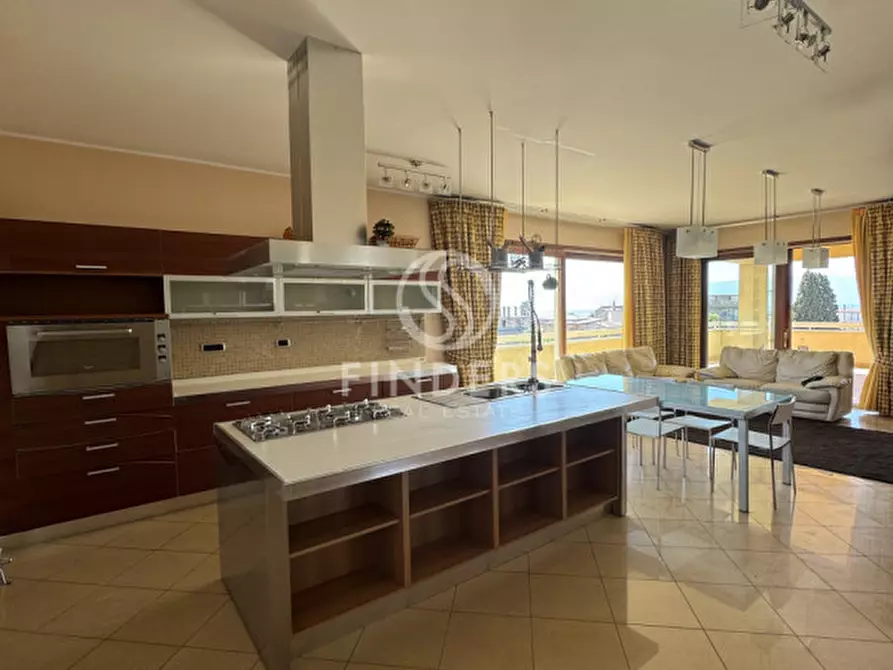 Immagine 1 di Appartamento in vendita  in Via Vallone Menga a Reggio Di Calabria