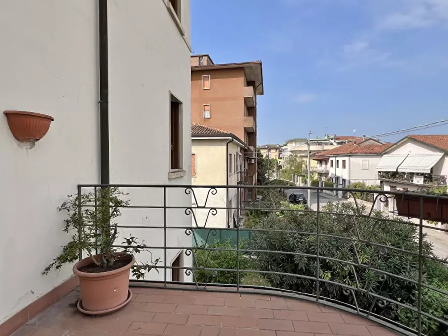 Immagine 1 di Appartamento in affitto  in Via Pier Eleonoro Negri a Vicenza