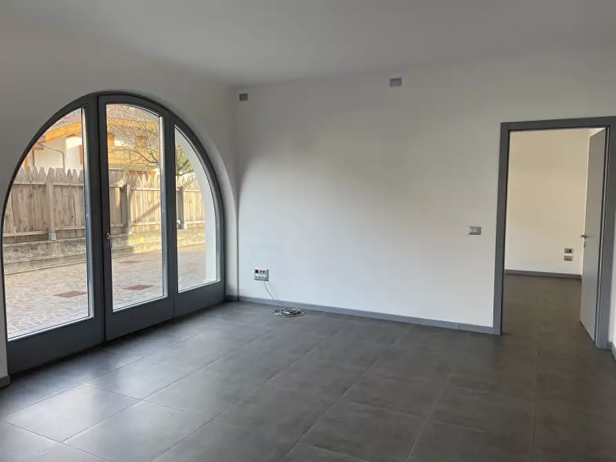 Immagine 3 di Ufficio in vendita  in Via Miliani a Pinzolo