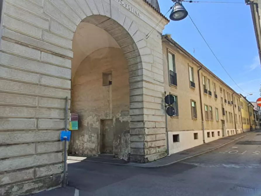 Immagine 1 di Appartamento in vendita  in Via mure Ospedale, 11 a Rovigo