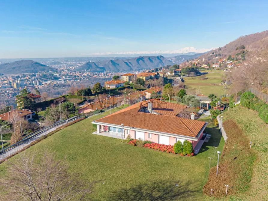 Immagine 6 di Villa in vendita  a Tavernerio