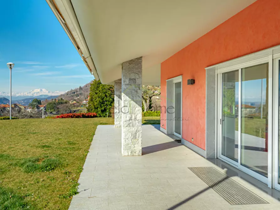 Immagine 10 di Villa in vendita  a Tavernerio
