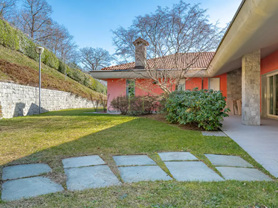 Immagine 12 di Villa in vendita  a Tavernerio
