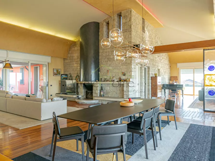 Immagine 16 di Villa in vendita  a Tavernerio