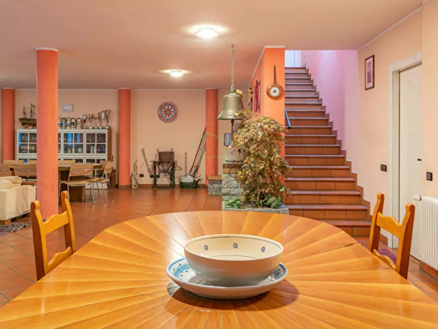 Immagine 33 di Villa in vendita  a Tavernerio