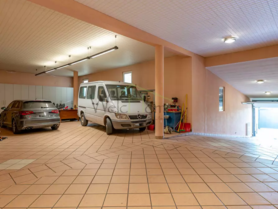 Immagine 35 di Villa in vendita  a Tavernerio