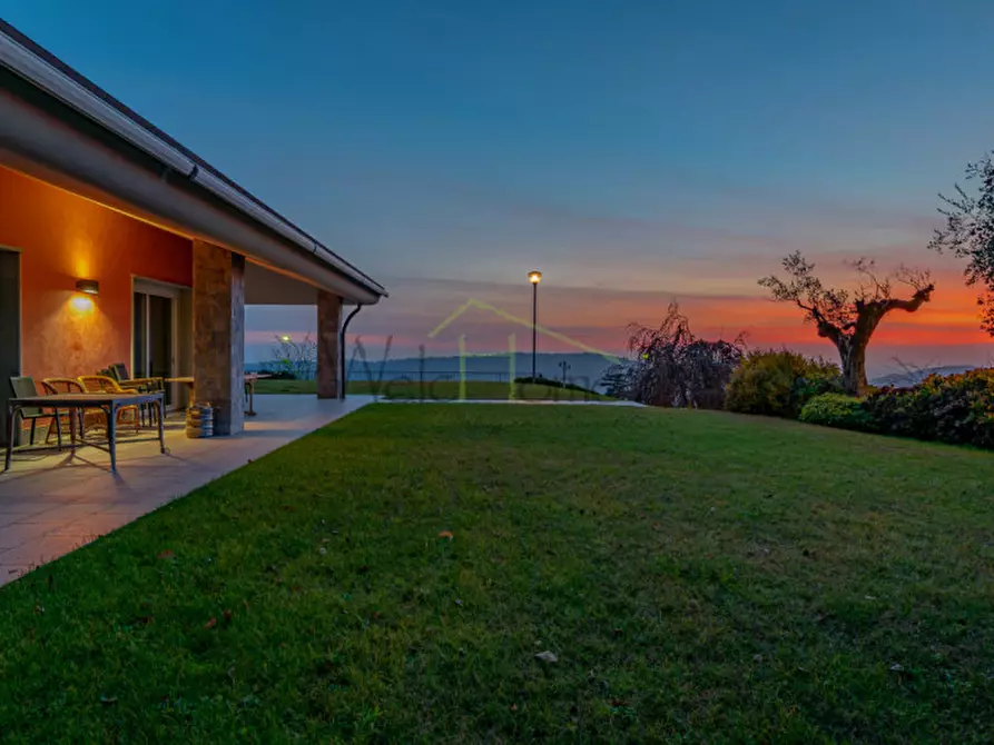 Immagine 40 di Villa in vendita  a Tavernerio