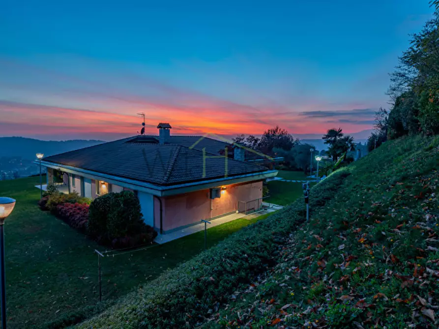Immagine 42 di Villa in vendita  a Tavernerio