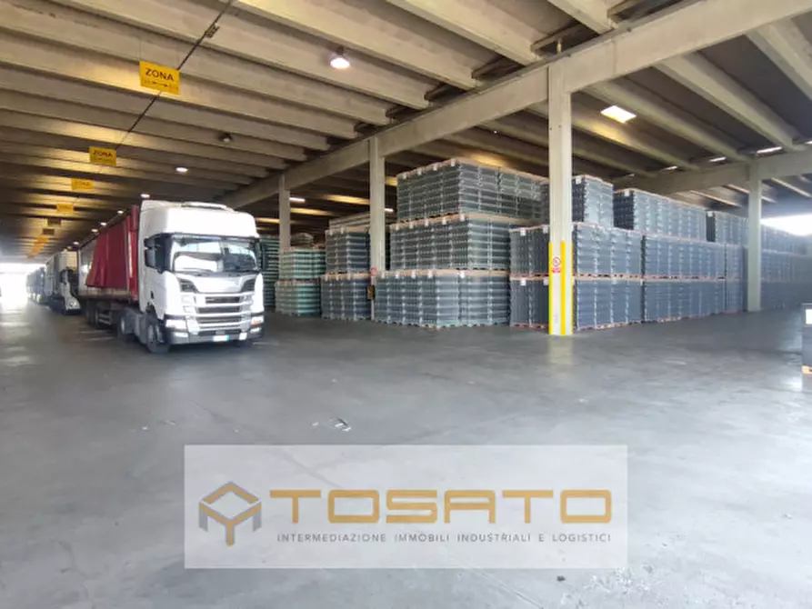 Immagine 2 di Capannone industriale in vendita  a Mantova