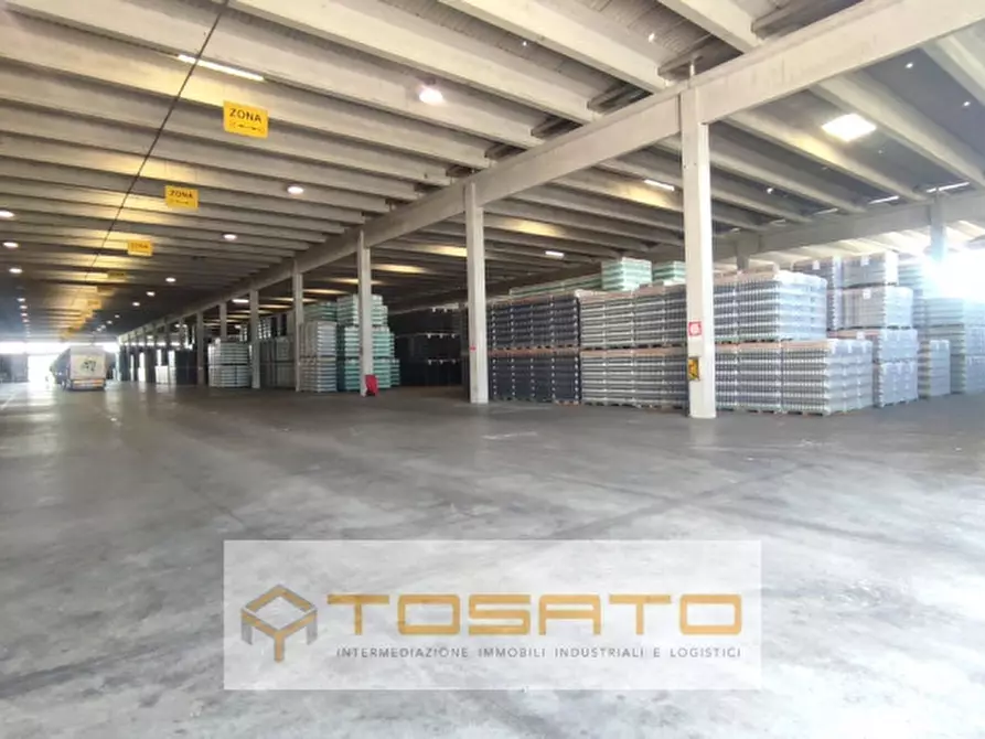 Immagine 2 di Capannone industriale in vendita  a Mantova