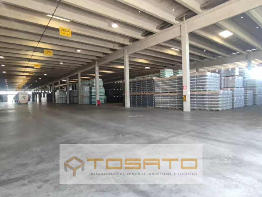Immagine 4 di Capannone industriale in vendita  a Mantova