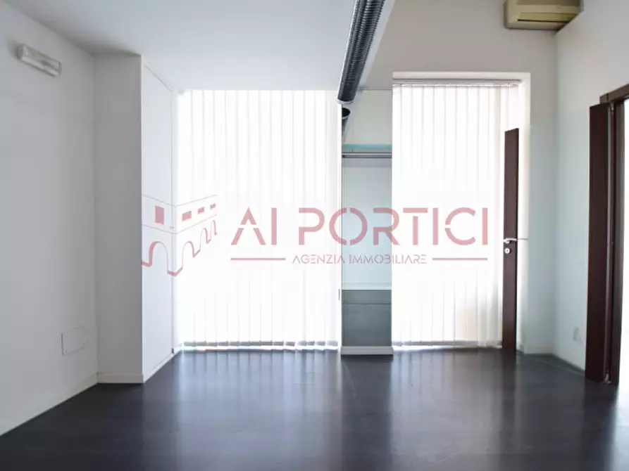 Immagine 1 di Negozio in affitto  in Piazza Incoronata a Piove Di Sacco