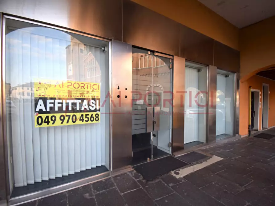 Immagine 13 di Negozio in affitto  in Piazza Incoronata a Piove Di Sacco