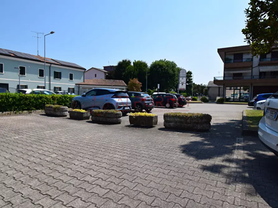 Immagine 9 di Ufficio in affitto  in Via Crociata a Piove Di Sacco