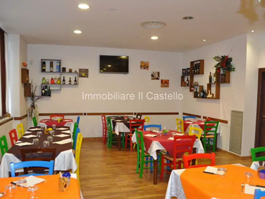 Immagine 2 di Attività commerciale in vendita  a Castiglione Del Lago