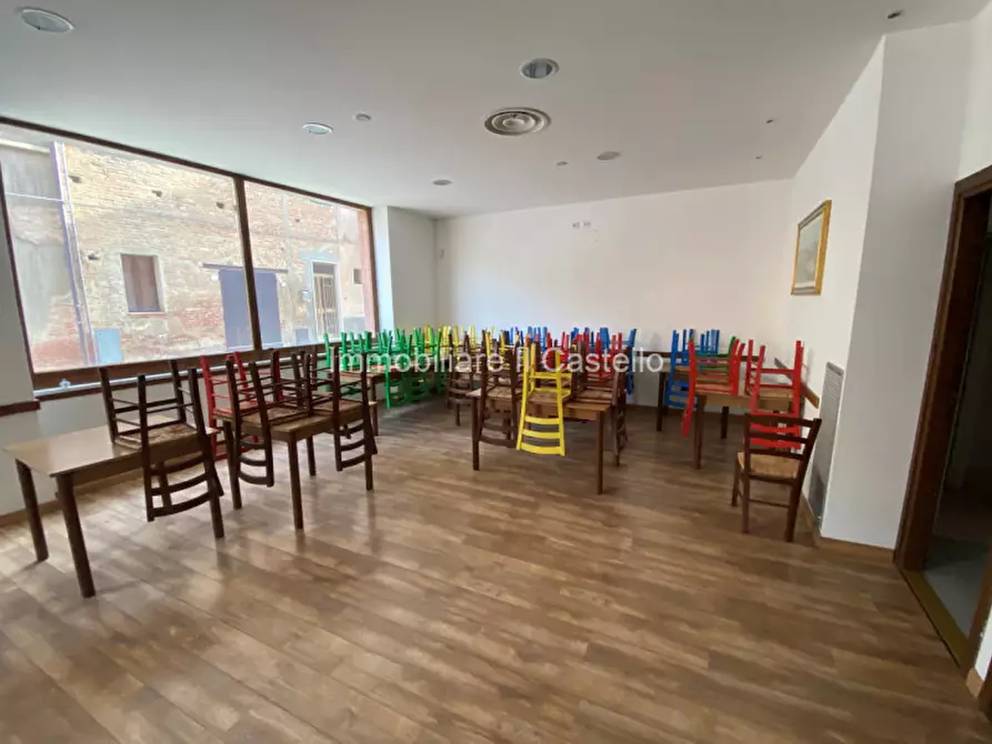 Immagine 4 di Attività commerciale in vendita  a Castiglione Del Lago