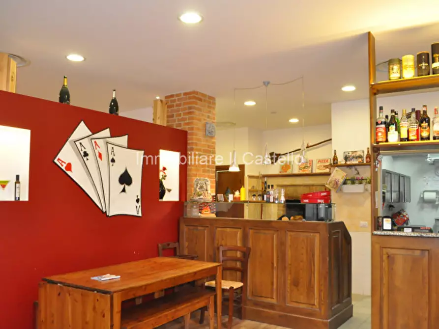 Immagine 5 di Attività commerciale in vendita  a Castiglione Del Lago