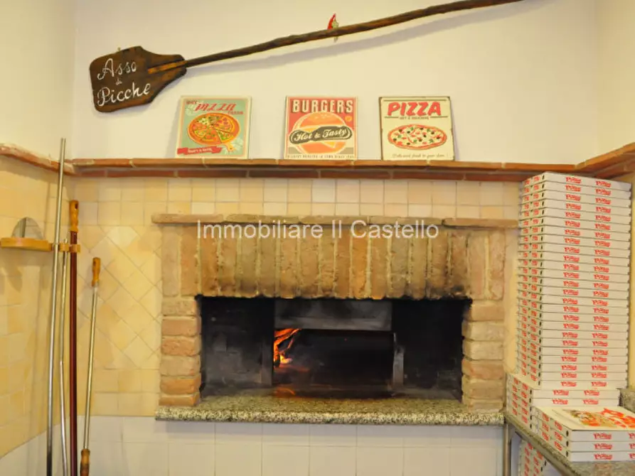 Immagine 7 di Attività commerciale in vendita  a Castiglione Del Lago