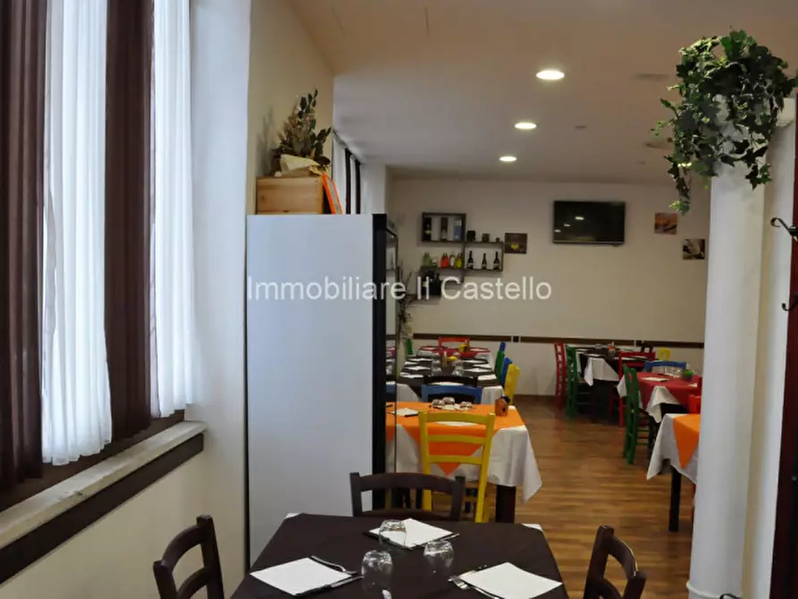 Immagine 8 di Attività commerciale in vendita  a Castiglione Del Lago