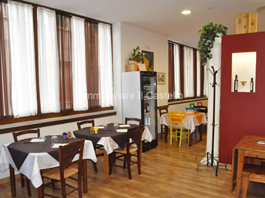 Immagine 9 di Attività commerciale in vendita  a Castiglione Del Lago