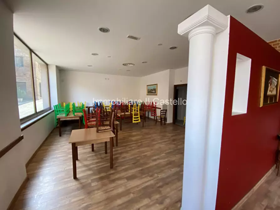 Immagine 10 di Attività commerciale in vendita  a Castiglione Del Lago