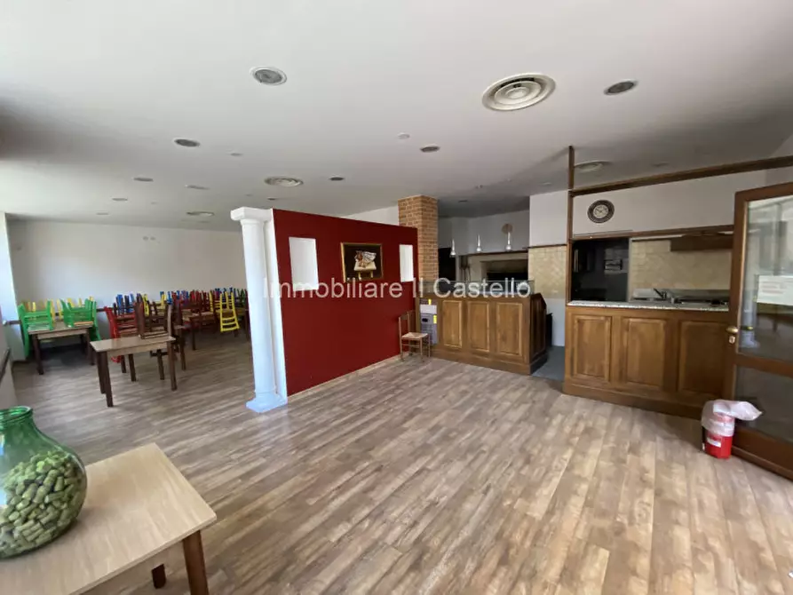 Immagine 11 di Attività commerciale in vendita  a Castiglione Del Lago